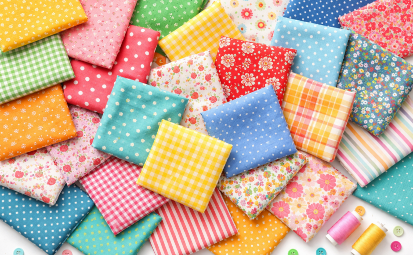 erschiedene Patchworkstoffe in bunten Farben und Mustern zur Auswahl